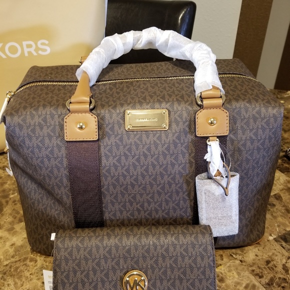 MK purse an matching wallet
